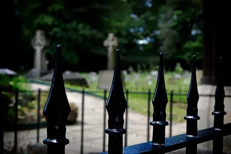 aluminum fencing family plot