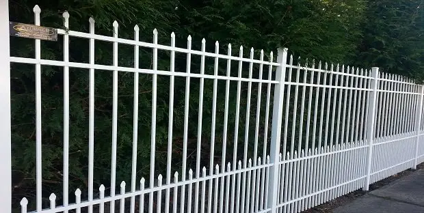 puppyapp pattis min white fence